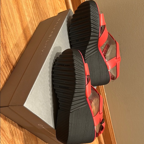 Rockport Red and Black Wedge Sandals T-Strap Design women’s 10 - Picture 5 of 5